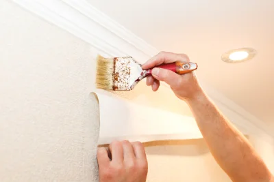 Pose de papier peint à Saillant — revêtements muraux et toiles de verre